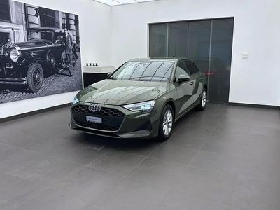 Neu Audi A3 Attraction 150 PS (110 kW) 2026 Grün