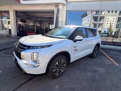 Weiss Gebraucht 2025 Mitsubishi Outlander P-HEV Invite SUV | CHF 53’000