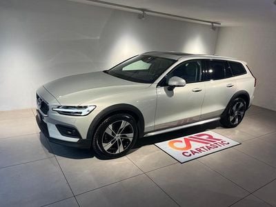 Grau Gebraucht 2022 Volvo V60 CC Core Kombi | CHF 32’890 (Etwas zu teuer)