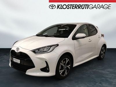 Weiss Gebraucht 2025 Toyota Yaris Hybrid Trend Limousine | CHF 24’999 (Fairer Preis)