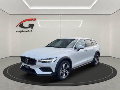 Gebraucht Volvo V60 CC Plus 211 PS (155 kW) 2024 Weiss Kombi