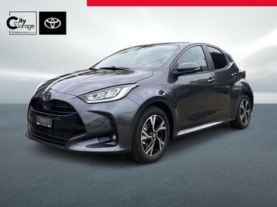 Grün Neu 2025 Toyota Yaris Hybrid Trend Limousine | CHF 28’340 (Etwas zu teuer)