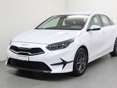 Weiss Gebraucht 2023 Kia Ceed Kleinwagen | CHF 21’900 (Etwas zu teuer)