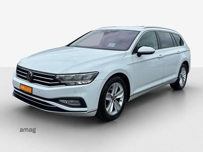 Gletscherweiss metallic Gebraucht 2023 VW Passat Elegance Kombi | CHF 25’900 (Superpreis)