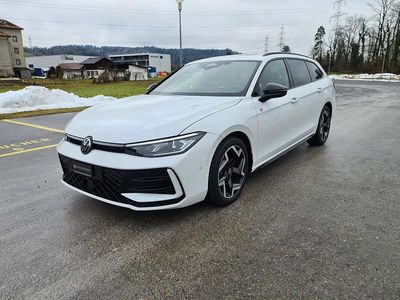 Gebraucht VW Passat R-line 150 PS (110 kW) 2024 Kombi