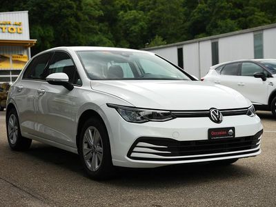 Weiss Gebraucht 2024 VW Golf VIII Life Limousine | CHF 26’650 (Fairer Preis)