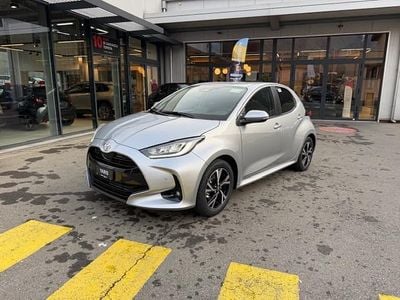 Silber Neu 2025 Toyota Yaris Hybrid Trend Limousine | CHF 28’205 (Etwas zu teuer)