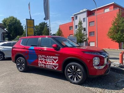Neu Mitsubishi Outlander P-HEV Invite 306 PS (225 kW) 2025