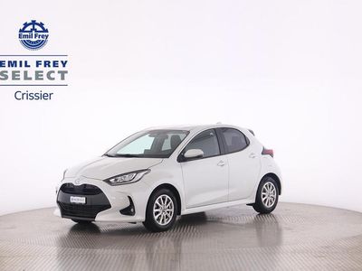 Weiss Gebraucht 2025 Toyota Yaris Hybrid Trend Limousine | CHF 24’900 (Fairer Preis)