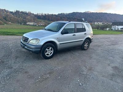 Gebraucht 2000 Mercedes ML320 SUV | CHF 1’900