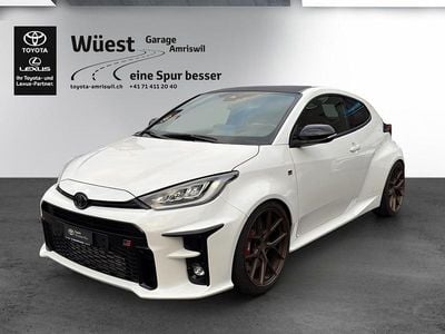 Weiss Gebraucht 2021 Toyota Yaris Sport Limousine | CHF 34’630 (Etwas zu teuer)