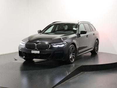 Grau Gebraucht 2021 BMW 530e Shadowline Kombi | CHF 39’990 (Fairer Preis)