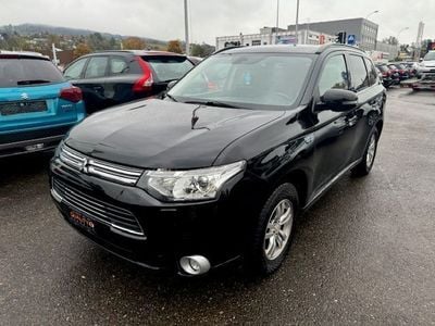 Gebraucht 2015 Mitsubishi Outlander P-HEV SUV | CHF 13’999 (Etwas zu teuer)