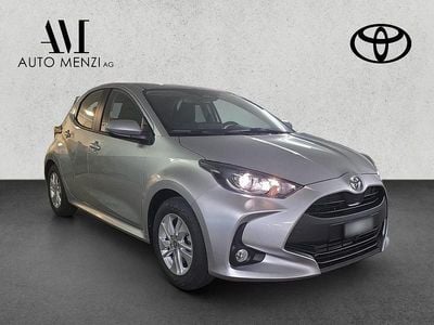 Silber Neu 2025 Toyota Yaris Hybrid Comfort Limousine | CHF 25’740 (Guter Preis)