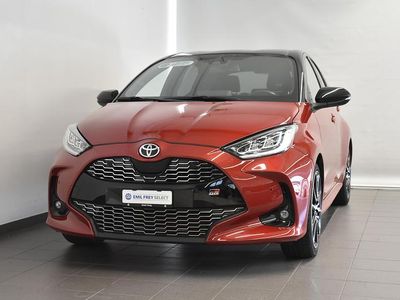 Rot Gebraucht 2022 Toyota Yaris Hybrid Sport Limousine | CHF 24’900 (Etwas zu teuer)