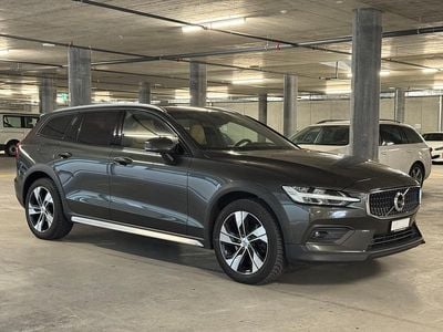 Gebraucht 2022 Volvo V60 CC Kombi | CHF 29’850 (Etwas zu teuer)