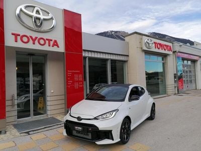 Weiss Neu 2025 Toyota Yaris Sport Limousine | CHF 46’390 (Superpreis)