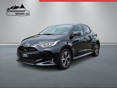 Schwarz Neu 2025 Toyota Yaris Hybrid Trend Limousine | CHF 30’356 (Teuer)