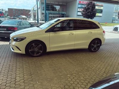 Gebraucht 2022 Mercedes B200 Night Van / Kleinbus | CHF 33’900 (Teuer)