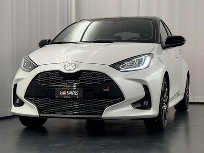 Weiss Neu 2025 Toyota Yaris Hybrid Sport Limousine | CHF 33’500 (Etwas zu teuer)