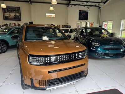 Neu Fiat Grande Panda Icon 101 PS (74 kW) 2025 Braun Kleinwagen