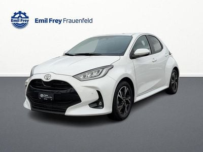 Weiss Gebraucht 2025 Toyota Yaris Hybrid Trend Limousine | CHF 24’800 (Fairer Preis)