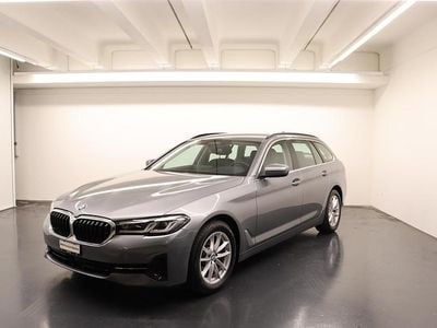Grau Gebraucht 2023 BMW 520 Comfort Edition Kombi | CHF 42’900 (Fairer Preis)