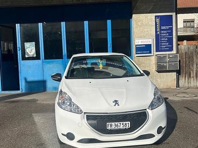 Gebraucht Peugeot 208 Access 68 PS (50 kW) 2014 Kleinwagen