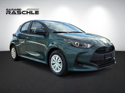 Grün Neu 2025 Toyota Yaris Hybrid Comfort Limousine | CHF 24’640 (Guter Preis)