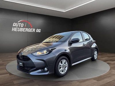 Neu Toyota Yaris Hybrid Comfort 116 PS (85 kW) 2025 Grau Limousine