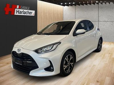 Weiss Neu 2025 Toyota Yaris Hybrid Trend Limousine | CHF 28’480 (Etwas zu teuer)