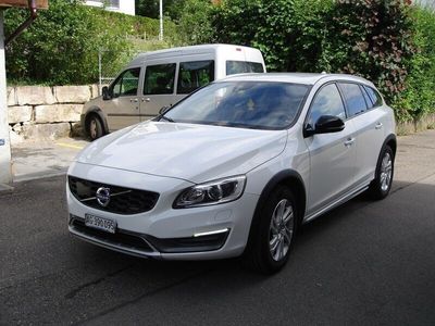 gebraucht Volvo V60 CC D4 AWD Summum Geartronic