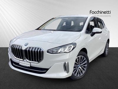 Gebraucht BMW 225 Active Tourer Luxury Line 245 PS (180 kW) 2023 Weiss Van / Kleinbus
