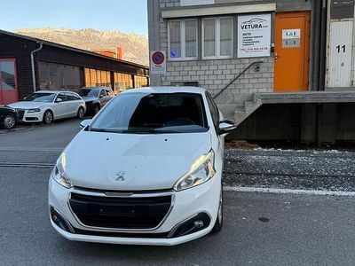 Gebraucht 2017 Peugeot 208 Style Kleinwagen | CHF 4’900 (Fairer Preis)
