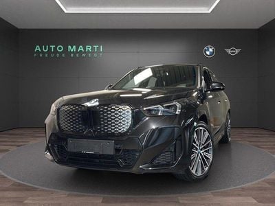 "saphirschwarz" mét. Neu 2025 BMW iX1 M Sport SUV | CHF 69’900 (Fairer Preis)