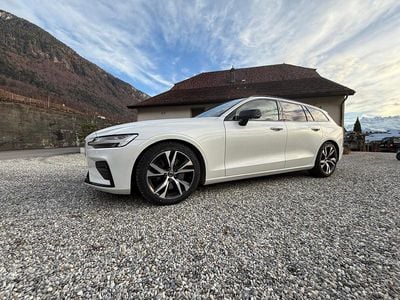 Gebraucht 2019 Volvo V60 R-Design Kombi | CHF 30’500 (Fairer Preis)