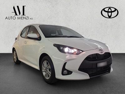 Weiss Neu 2025 Toyota Yaris Hybrid Comfort Limousine | CHF 24’490 (Guter Preis)