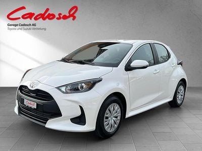 Weiss Neu 2025 Toyota Yaris Hybrid Comfort Limousine | CHF 24’370 (Guter Preis)