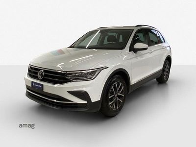 Pure white uni Gebraucht 2021 VW Tiguan Life SUV | CHF 26’990 (Etwas zu teuer)