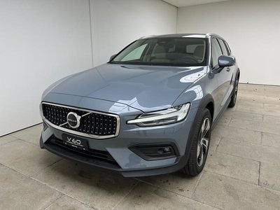 Gebraucht Volvo V60 CC Ultimate 211 PS (155 kW) 2023 Grau Kombi