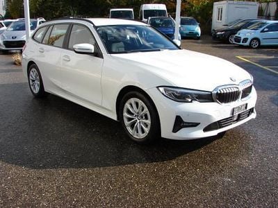 Weiss Gebraucht 2020 BMW 320 Kombi | CHF 22’700 (Fairer Preis)