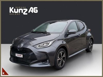 Anthrazit Neu 2025 Toyota Yaris Hybrid Trend Limousine | CHF 28’830 (Etwas zu teuer)