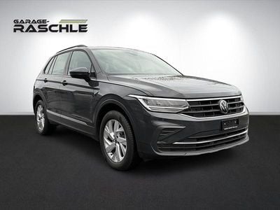 Gebraucht VW Tiguan Life 190 PS (139 kW) 2022 Grau SUV