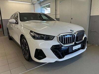 Weiss Gebraucht 2024 BMW 520 M Sport Kombi | CHF 53’900 (Etwas zu teuer)