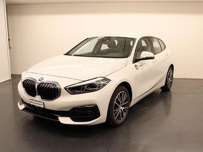 Weiss Gebraucht 2023 BMW 120 Sport Line Kleinwagen | CHF 31’900 (Etwas zu teuer)