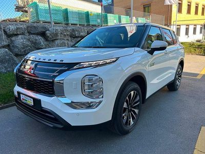 Neu Mitsubishi Outlander P-HEV Invite 306 PS (225 kW) 2025 Weiss SUV