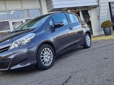 Anthrazit Gebraucht 2012 Toyota Yaris Luna Limousine | CHF 6’900