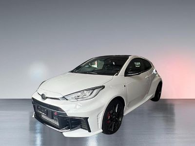 Weiss Gebraucht 2024 Toyota Yaris Sport Limousine | CHF 43’900