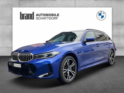 Blau Gebraucht 2022 BMW 330e Comfort Edition Kombi | CHF 54’900