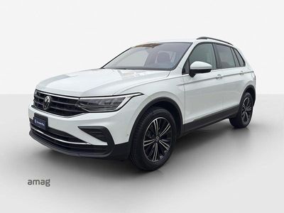 Pure white uni Gebraucht 2023 VW Tiguan Life SUV | CHF 33’890 (Fairer Preis)
